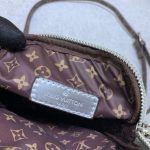 louis-vuitton-lv-pillow-phone-pouch-other-monogram-canvas-01.png