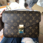 louis-vuitton-pochette-metis-monogram-handbags-M44875_PM2_Front-view.png