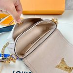 louis-vuitton-lockme-tender-lockme-leather-handbags-M58554_PM2_Front-view.png