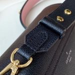 louis-vuitton-lockme-tender-lockme-leather-handbags-M58557_PM2_Front-view.png