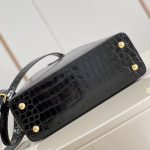 louis-vuitton-capucines-mm-N92967_PM2_Front-view.png