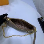 louis-vuitton-easy-pouch-on-strap-g01.jpg