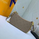 louis-vuitton-easy-pouch-on-strap-g01.jpg